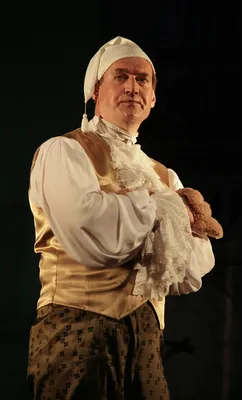 Снимок Степана Старчикова на сцене в театре