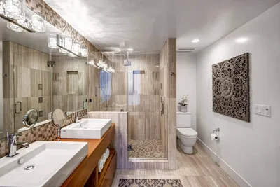 Фотографии ванной комнаты с душевой кабиной в тосканском стиле