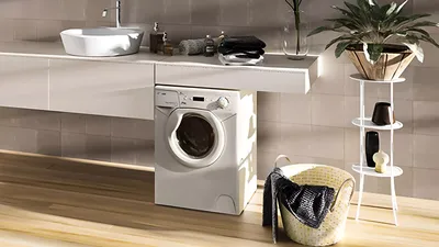 Как сделать ванную комнату более современной: стиральная машина под раковиной.