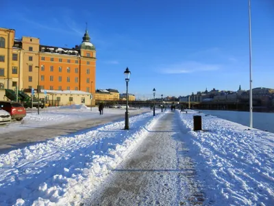Фотографии зимнего города: форматы JPG, PNG, WebP в наличии