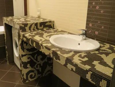 Фотк столешницы из мозаики в ванной комнате