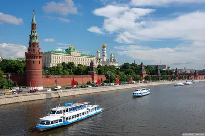 Рисунок реки, расположенной в мире фантастики