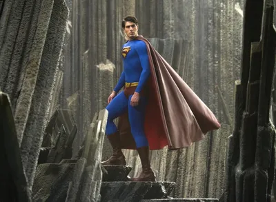 Full HD фото Супермена: захватывающая композиция и яркие цвета