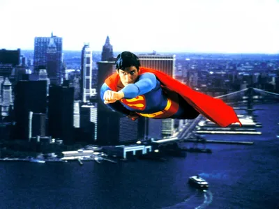 Встречайте легенду: Супермен на фотографиях из фильма, который завоевал сердца зрителей.