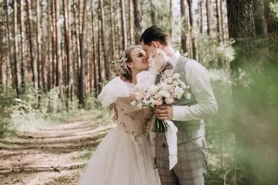 Свадьба в лесу фотографии