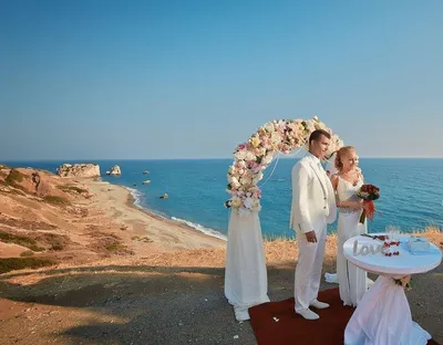 Любовь на берегу: свадебные фото на пляже