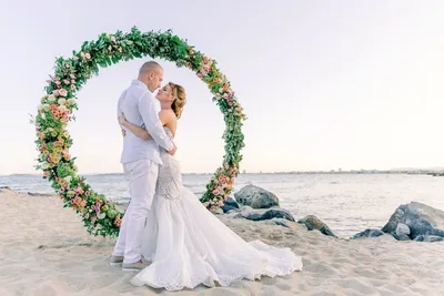 Морской бриз и любовь: свадебные снимки на пляже