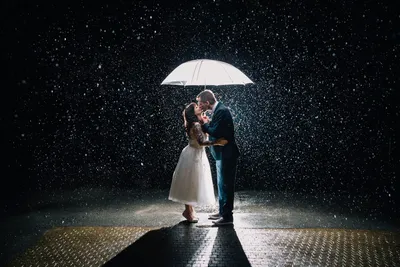 Свадебные в дождь  фото