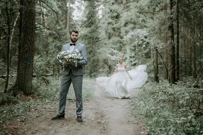 Свадебные фотошутеры в лесу. Впечатляющие кадры для вашего альбома.