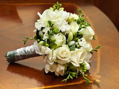 Фото свадебного букета с изящными розами