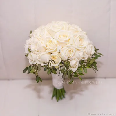 Фото свадебного букета из белых роз
