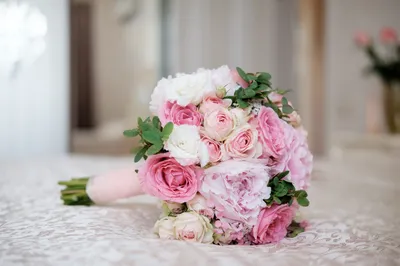 Фотография роскошного свадебного букета с розами