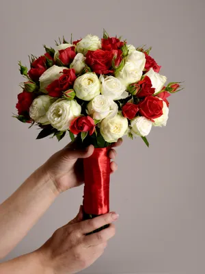 Свадебный букет из белых роз в формате png