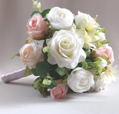 Фотография свадебного букета с нежными розами