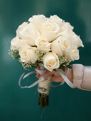 Идеальный свадебный букет из белых роз