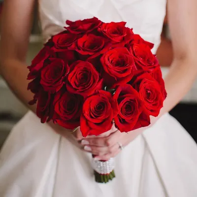 Картина свадебного букета из красных роз для скачивания