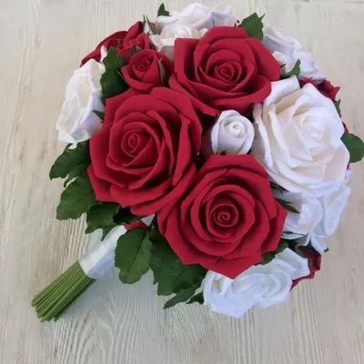 Фото свадебного букета из красных роз для плаката
