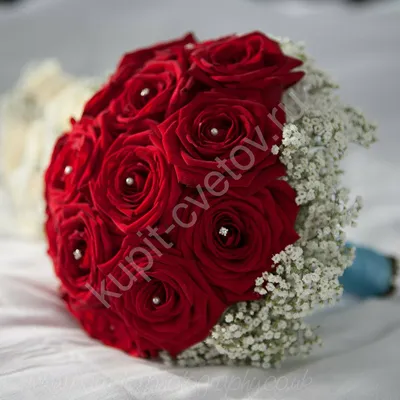Красивое фото свадебного букета из красных роз в формате webp