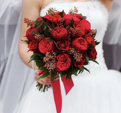 Фото свадебного букета из красных роз в формате png