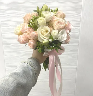 Изображение свадебного букета с кустовой розой в jpg формате
