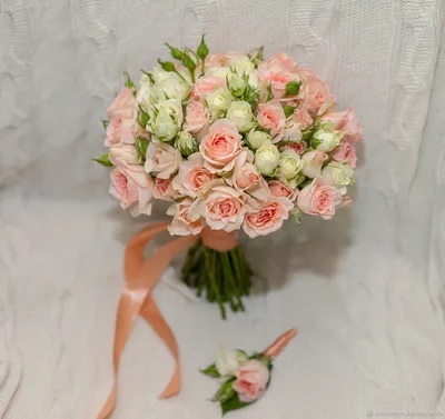 Картина свадебного букета из кустовой розы с возможностью загрузки в webp формате