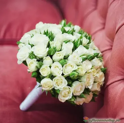 Букет из кустовой розы на свадьбу