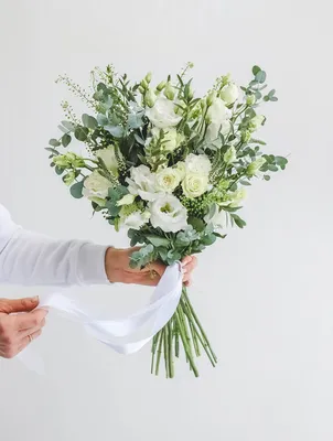 Фото, картинка или изображение свадебного букета из кустовой розы для скачивания в webp формате