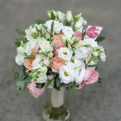 Фотография свадебного букета из кустовой розы в png формате
