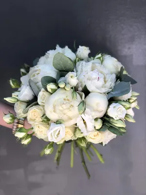 Картина свадебного букета из кустовой розы с возможностью загрузки в webp формате