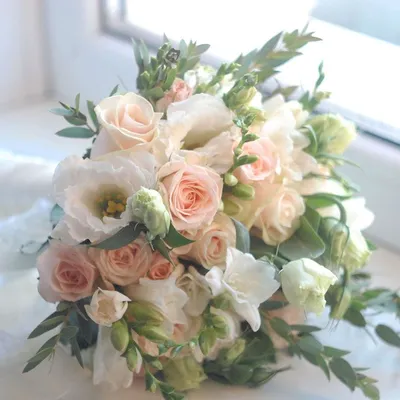 Прекрасные изображения свадебного букета с розами и лилиями