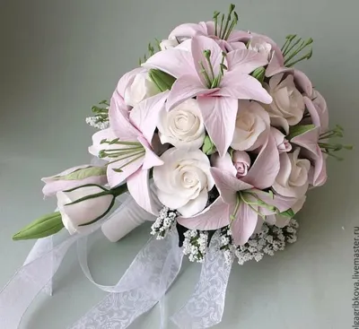 Фотографии поистине великолепного свадебного букета из роз и лилий
