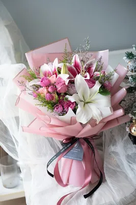 Фотографии свадебного букета из роз и лилий, вызывающие восхищение