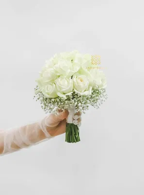 Прелестный букет из маленьких роз для свадьбы - Восхищение на фото