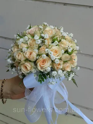 Прекрасная красота - Свадебный букет из маленьких роз на фотографии