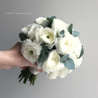 Изысканные детали свадебного букета из маленьких роз на фото