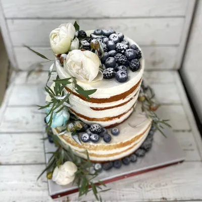 Свадебный торт с пионами: стильное фото