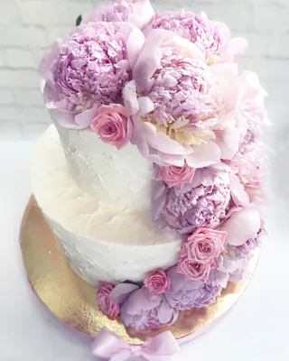 Фото свадебного торта с пионами для фотоколлажа
