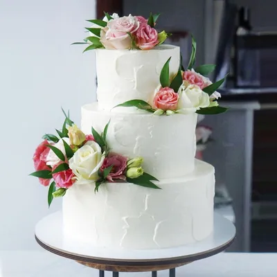 Пионы на свадебном торте: фотография в нежных тонах