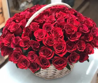 Картинка светящейся розы, добавляющая волшебства любому проекту