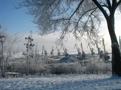 Зимние моменты в Таганроге: Фотографии с выбором формата для скачивания