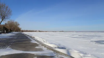 Зимние контрасты города: Фотографии Таганрога для скачивания