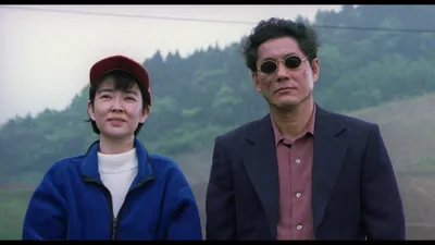 Фотографии Такеши Китано с реквизитом из фильмов