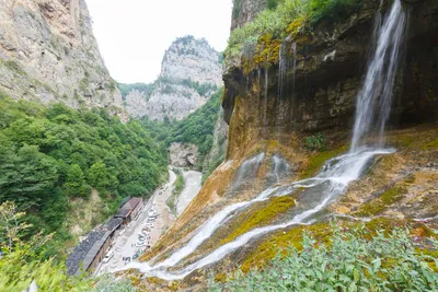 Богатство водных каскадов: фотография Тальникового водопада