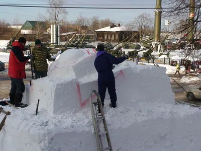 Зимний парад: танк из снега во всей красе