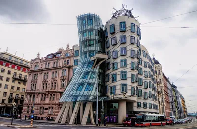 Танцующий дом в Праге: Загадочность и изящество великолепно запечатлены на фото