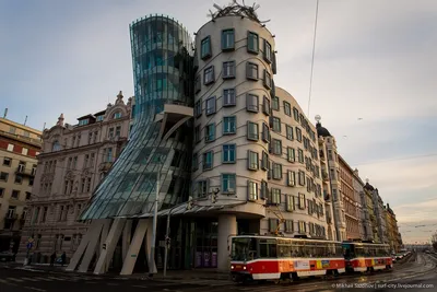 Изображения Танцующего дома в Праге с эффектом арт