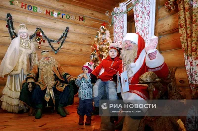 Картинка Татарского Деда Мороза с маленькими помощниками