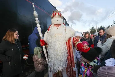 Фото Татарского Деда Мороза с радостными снеговичками