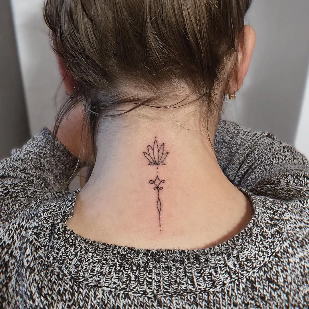 Татуировки на шее