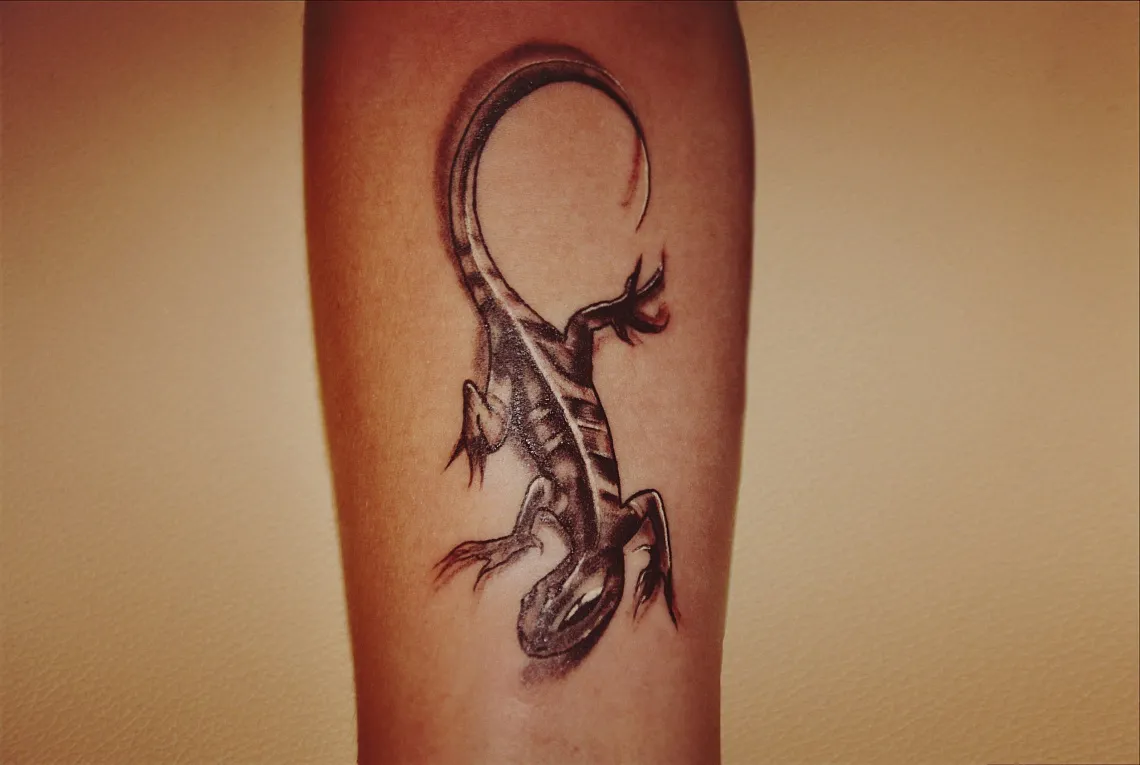 Татуировка Ящерица на ноге - фото в салоне Tattoo Times | Lizard